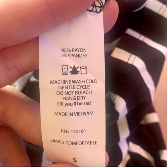 BRAND NEW LULAROE BLACK AND WHITE STRIPES DRESS - Picture 6 of 8
